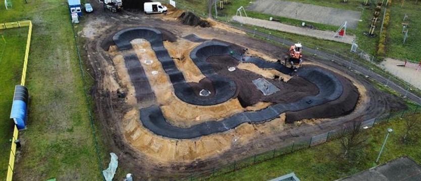 Powstaje nowy pumptrack. Na osiedlu Kasztanowym