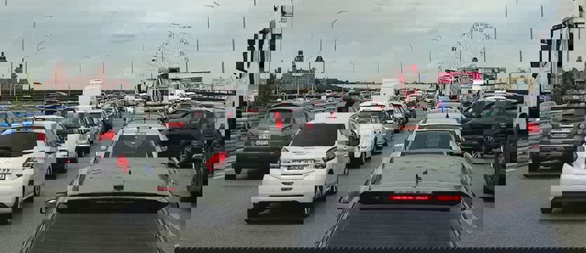 Korki w Szczecinie po zamknięciu ulic w rejonie Wałów Chrobrego