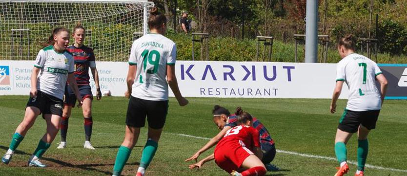 Piłka nożna. Kobieca Pogoń wygrywa i goni lidera (tabela)