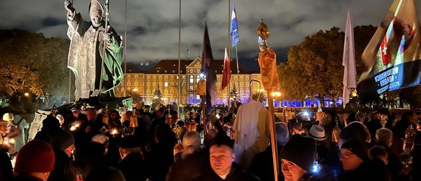 Procesja ze świętymi na ulicach Szczecina