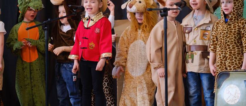 Przedszkolaki ze śpiewem i tańcem za pan brat