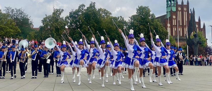 Kolejna atrakcja na regatach - musztra paradna