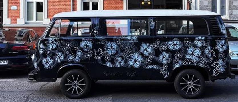 „Kamienica w Lesie”, ale na kółkach. Zmotoryzowana księgarnia