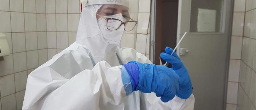 Mniej zakażeń, mniej testów. Zmiany w zasadach testowania na COVID-19