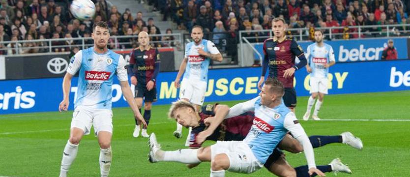 Piłka nożna. Pogoń z licencjami, ale z nadzorem i zobowiązaniem...