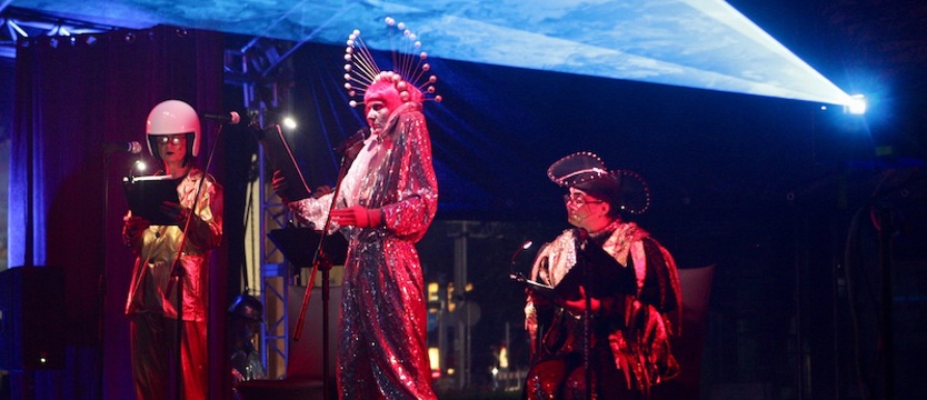 Lem w otoczeniu laserów. Cybernetyczne czytanie