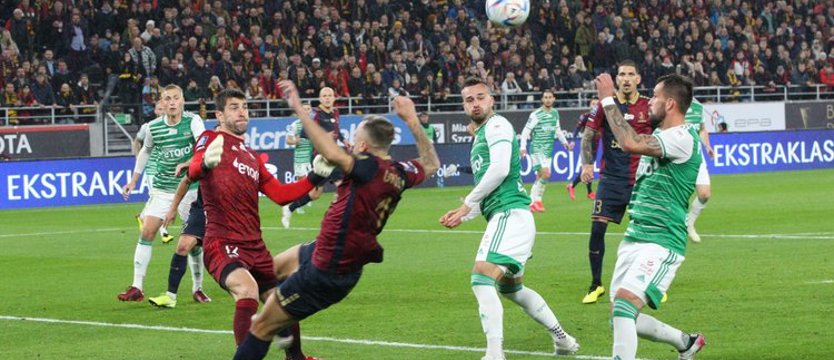 Piłka nożna. Efektowny mecz na otwarcie stadionu