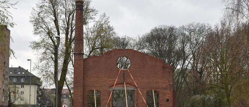 Ściana z kominem przetrwa pokolenia. Będzie elementem nowej zabudowy