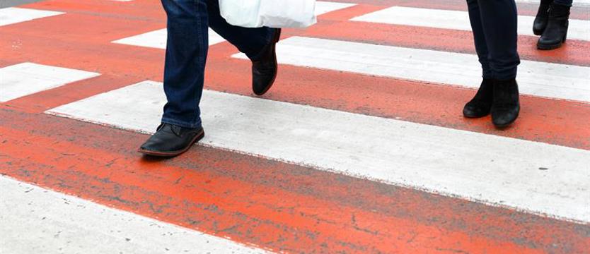 Wyprzedził przed przejściem. Słona kara dla kierowcy