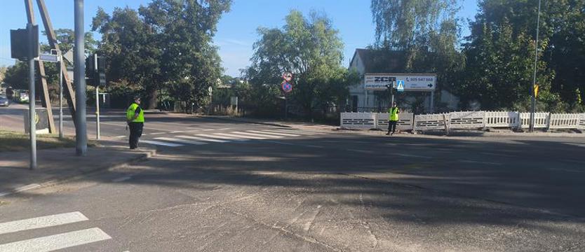 Strażniczki na przejściu dla pieszych. Bezpieczniej w Policach