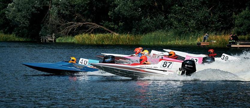 Sporty motorowodne. Ślizg z młodzieżą