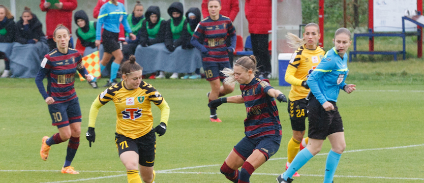 Piłka nożna. Kobieca Pogoń wygrała i została liderem