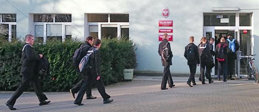 Wygrali, ale nikt ich do końca nie sprawdził. Bój o internat w Kołobrzegu