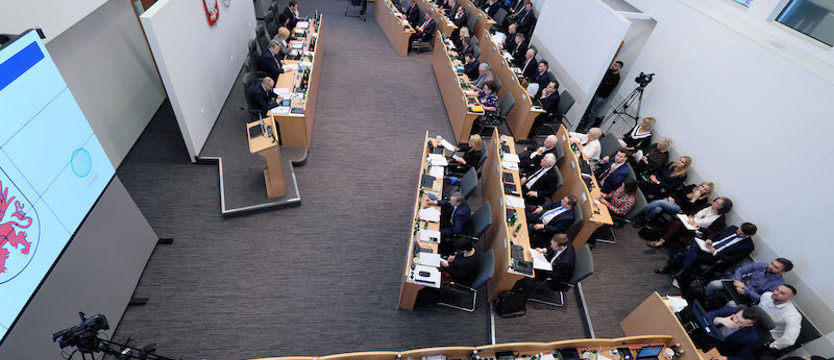 Kryzys w sejmiku województwa. Bezpartyjni czy bezklubowi?