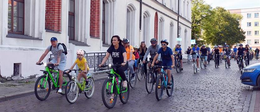 Peleton dotarł na Bobrową Polanę