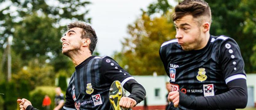 Piłka nożna. Awansowe plany Jezioraka