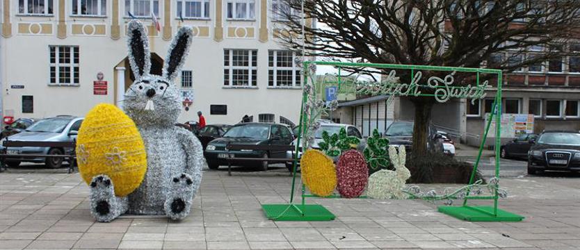 Świąteczne ozdoby na placu Wolności