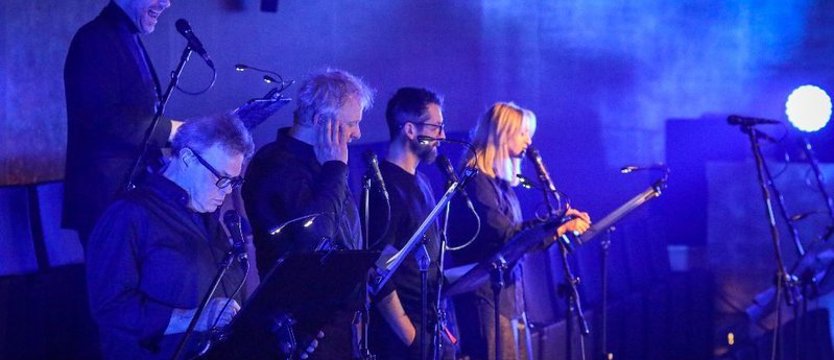 Spowity mrokiem świat. Bezpłatna transmisja z filharmonii - warto obejrzeć!