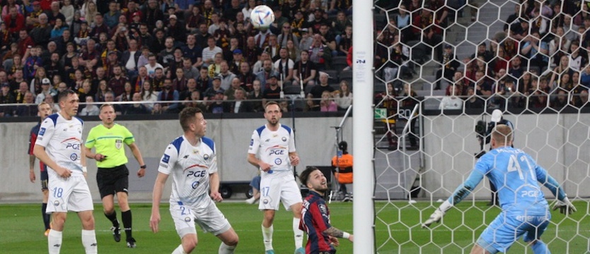 Piłka nożna. Urodzinowe zwycięstwo Pogoni