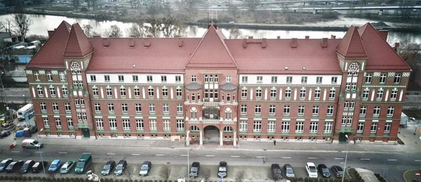 Północna elewacja już odnowiona