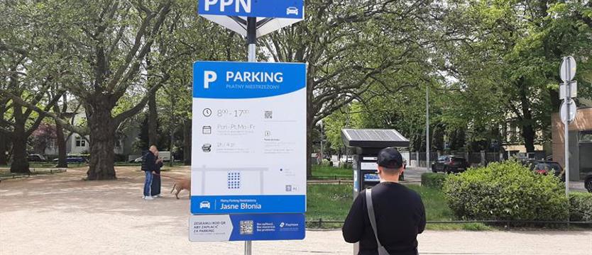 Nowy płatny parking na Jasnych Błoniach