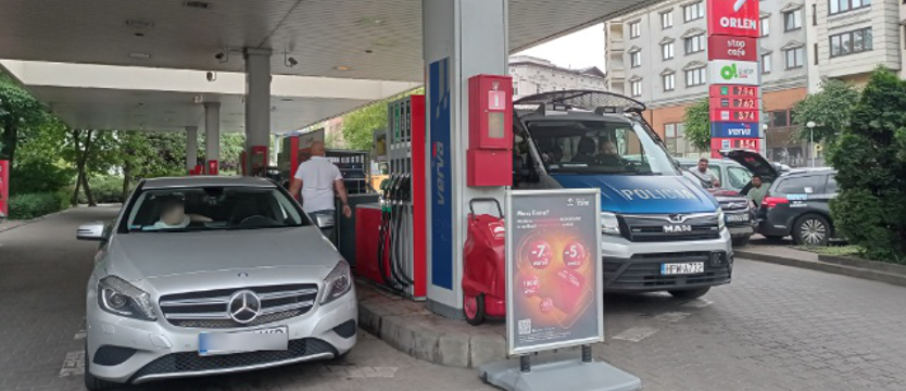 Ceny paliw szybują, kierowcy stację blokują
