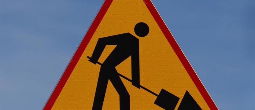 Częściowo przywrócono ruch na krajowej jedenastce po osunięciu się drogi