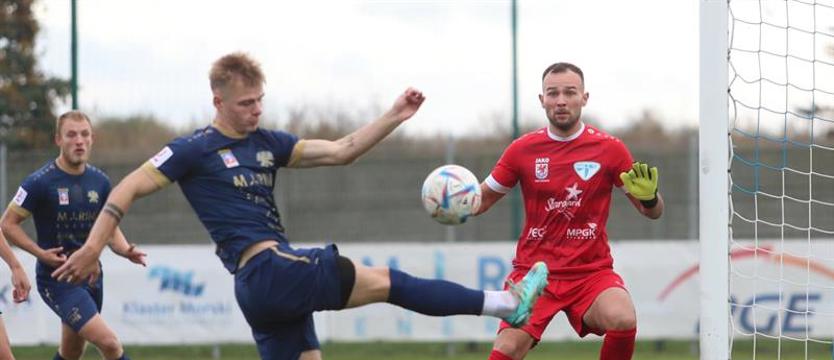 Piłka nożna. III-ligowy lider powiększa przewagę