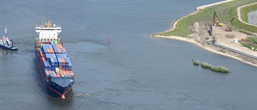 Port w obiektywie. Na torze wodnym i przy nabrzeżach
