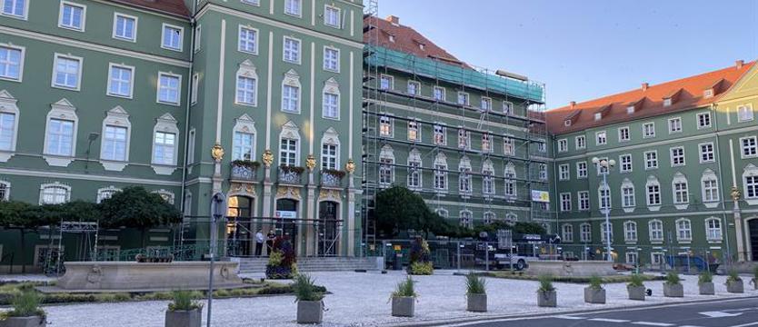 Remont dachu w szczecińskim magistracie