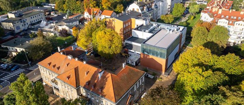 Nowe boiska, bieżnie, sale gimnastyczne