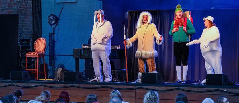 Znakomity finał Szpaka. Mistrzowie kabaretu z owacjami na stojąco