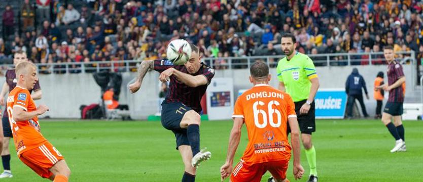 Piłka nożna. Pogoń leci do Niecieczy