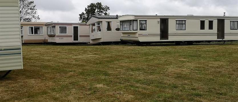 Osiedla letniskowe w szczerym polu. Deweloper zarobił, a gmina ma zbudować infrastrukturę?