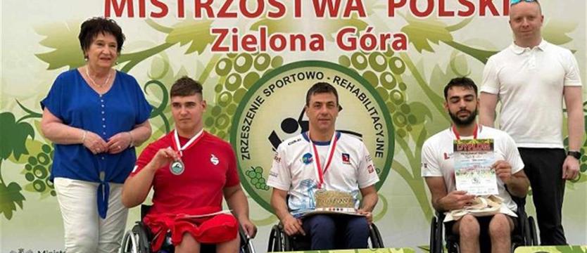 Pływanie. Start w złocie