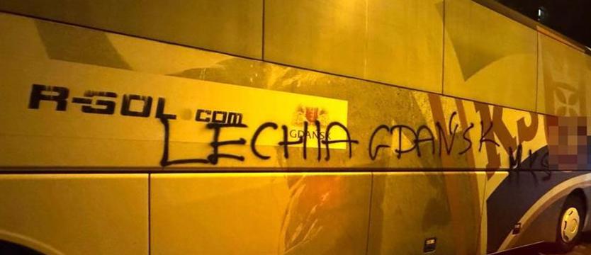 Chuligani zatrzymani. Niszczyli autobus drużyny piłkarskiej