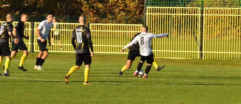 Piłka nożna. Faworyci IV ligi potracili punkty