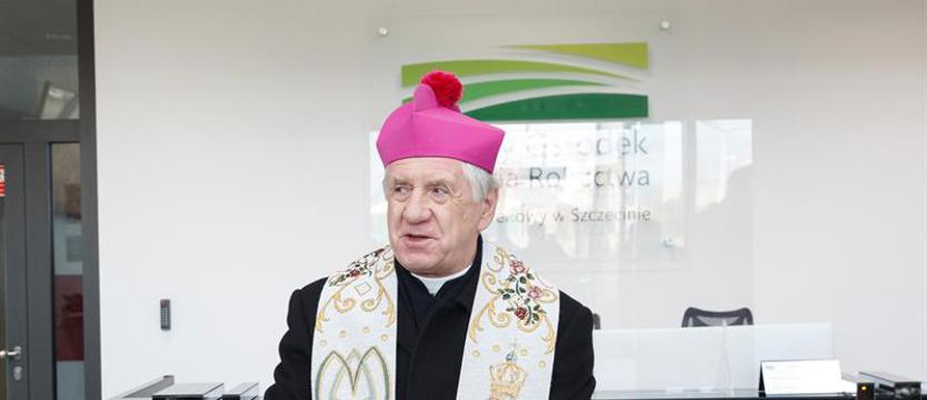 Arcybiskup Dzięga przechodzi na emeryturę